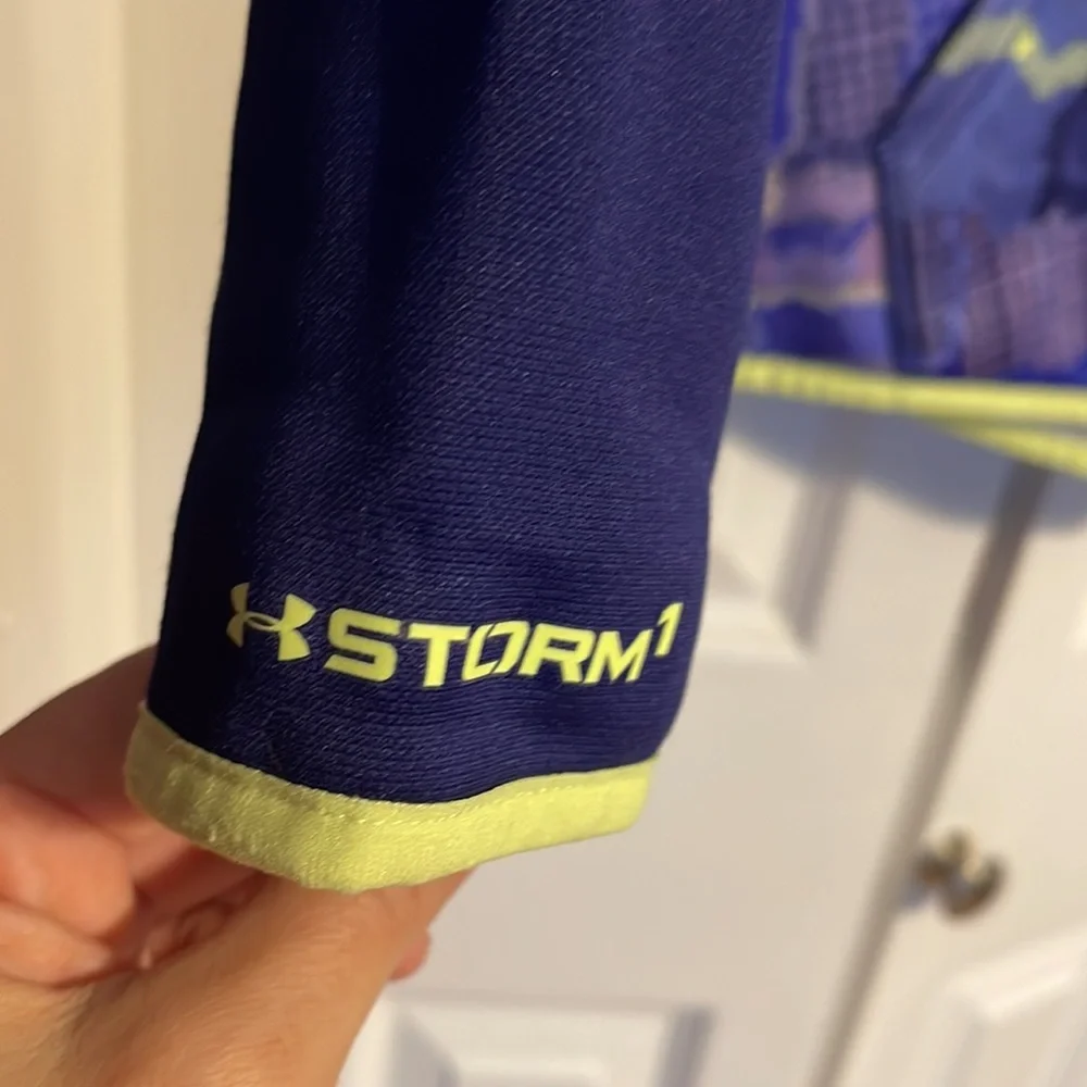 Under Armour sweatshirt in size Youth Medium YMD. NWOT - Picture 4 of 9